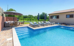 Lovely Home In Cere